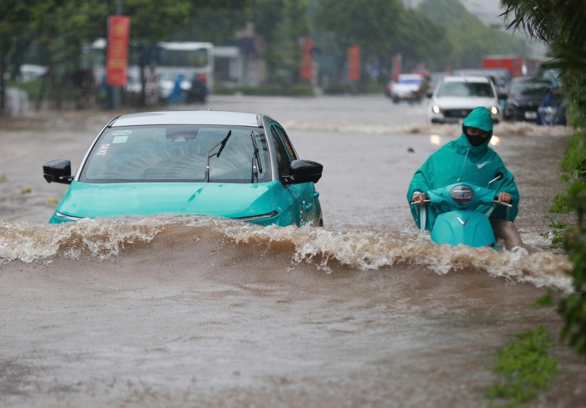Xe điện đi qua v&ugrave;ng ngập nước s&acirc;u liệu c&oacute; an to&agrave;n? Cần đặc biệt lưu &yacute;