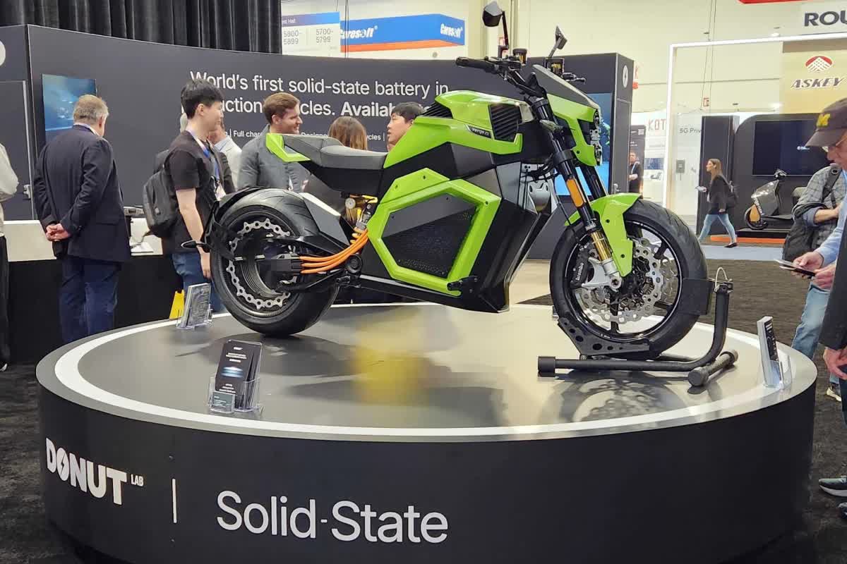 Sạc 10 ph&uacute;t đi 300 km, xe m&aacute;y điện chuẩn bị so&aacute;n ng&ocirc;i xe xăng?