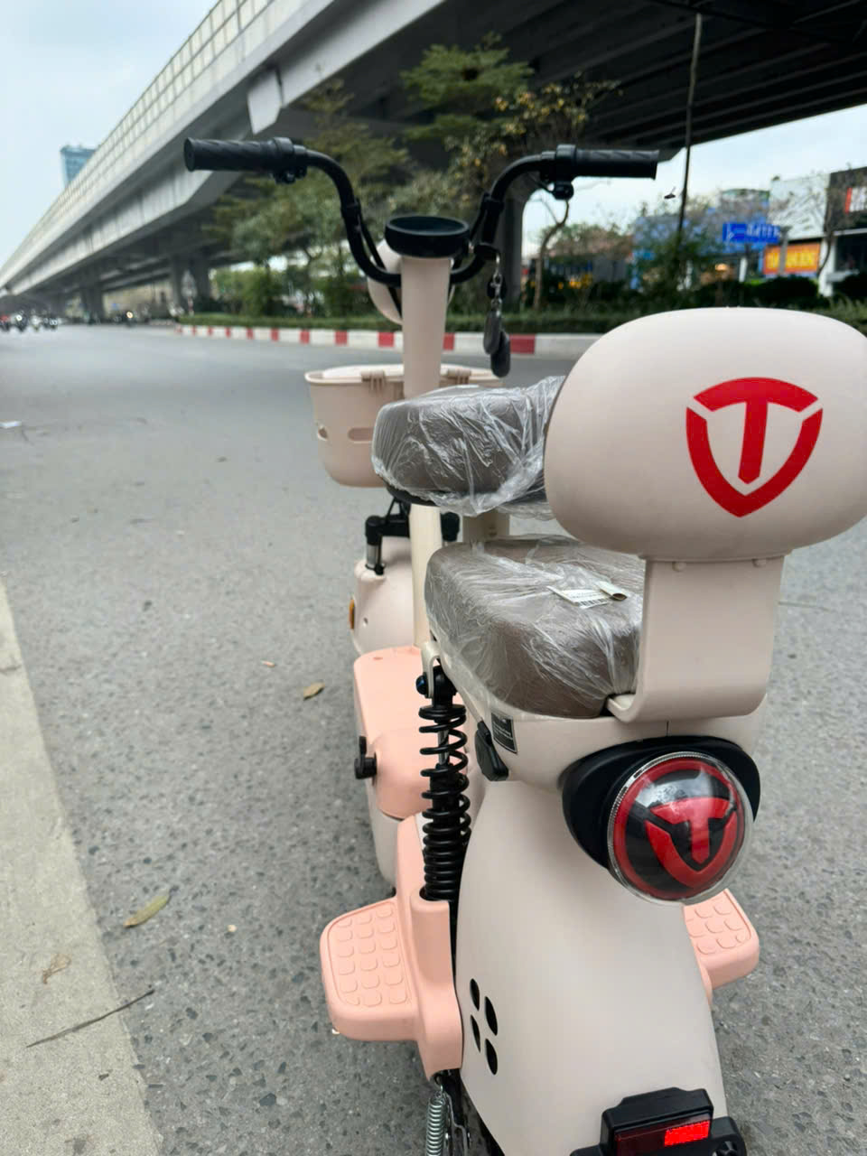 Nguy&ecirc;n nh&acirc;n b&igrave;nh xe điện mới thay 1 th&aacute;ng nhưng bị phồng l&ecirc;n, c&oacute; phải do b&igrave;nh dỏm